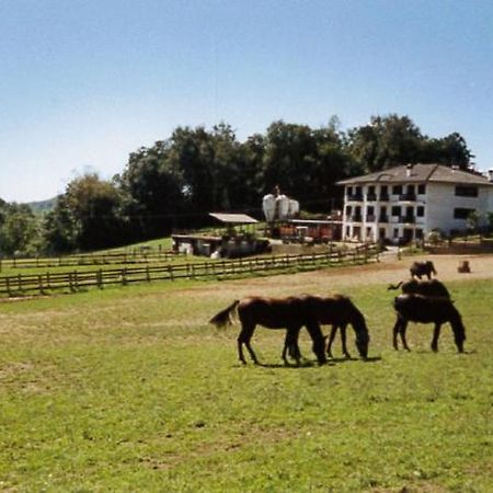 Favetto Family Ranch Bed & Breakfast Rueglio Bagian luar foto