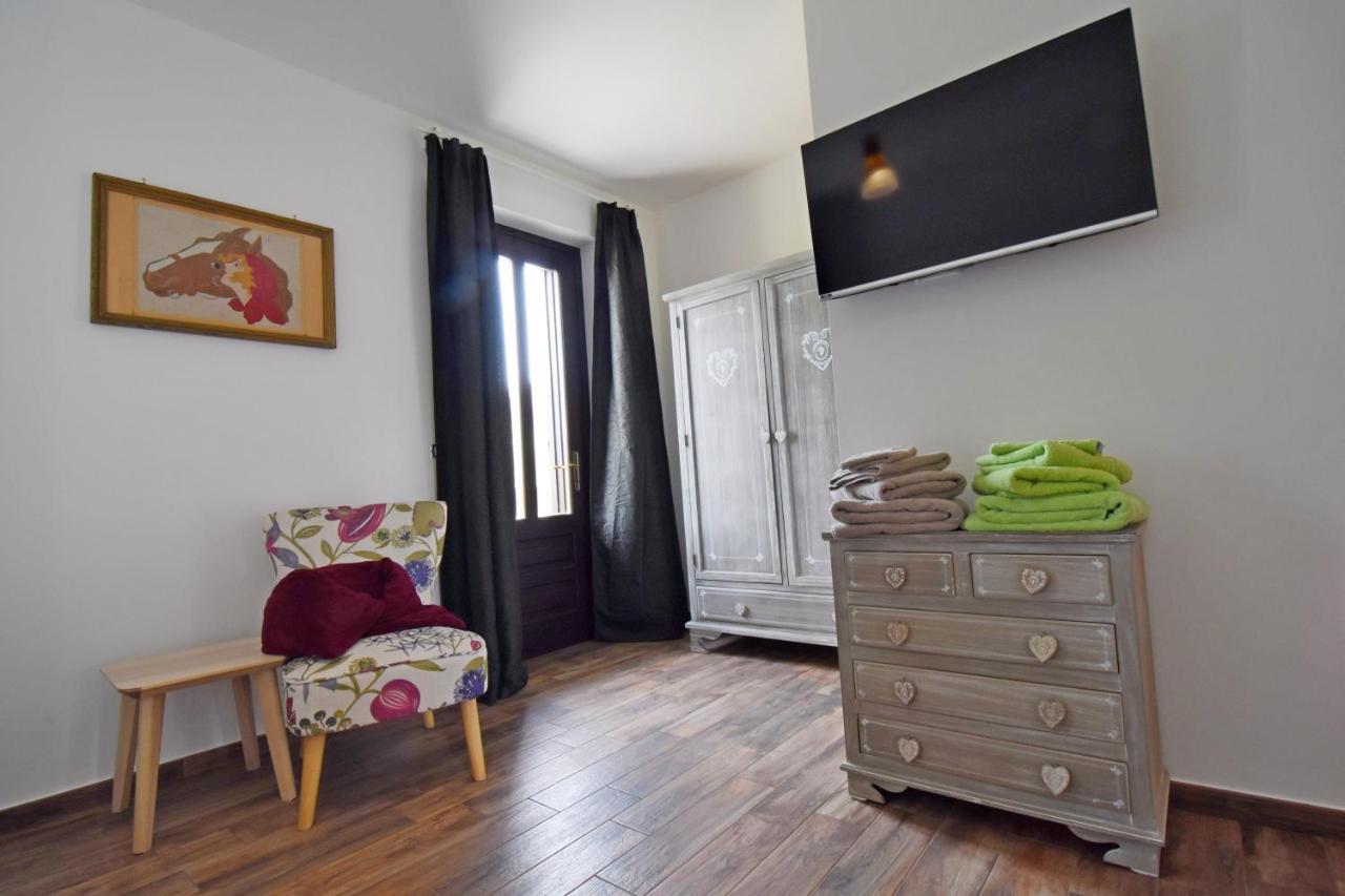 Favetto Family Ranch Bed & Breakfast Rueglio Bagian luar foto
